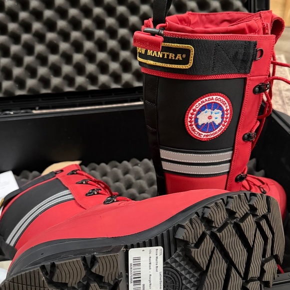 Women’s Snow Mantra Canada Goose Boots - Picture 2 of 6